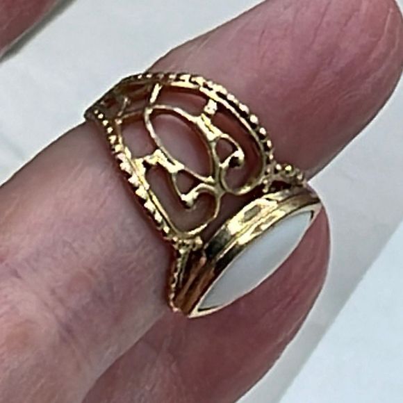 Vintage 1970’s80’s Sarah Coventry white and gold colored ring - Picture 3 of 8